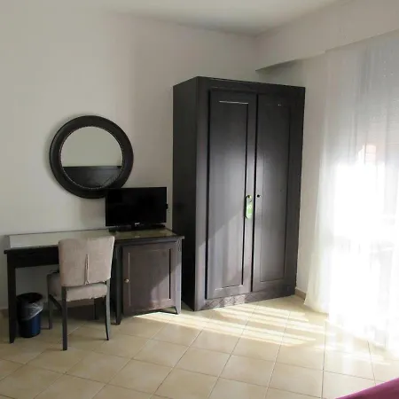 Jr Elba International Hotel 4*
