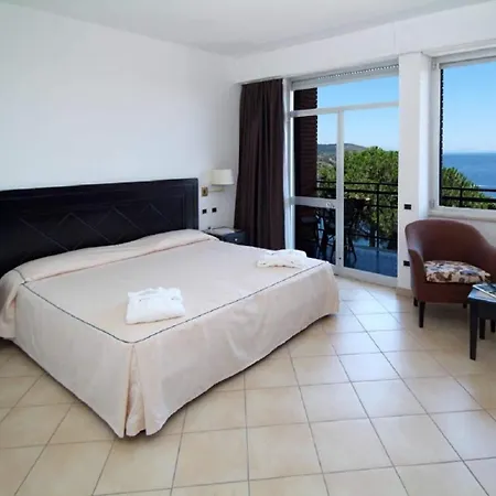Hotel Jr Elba International 4*